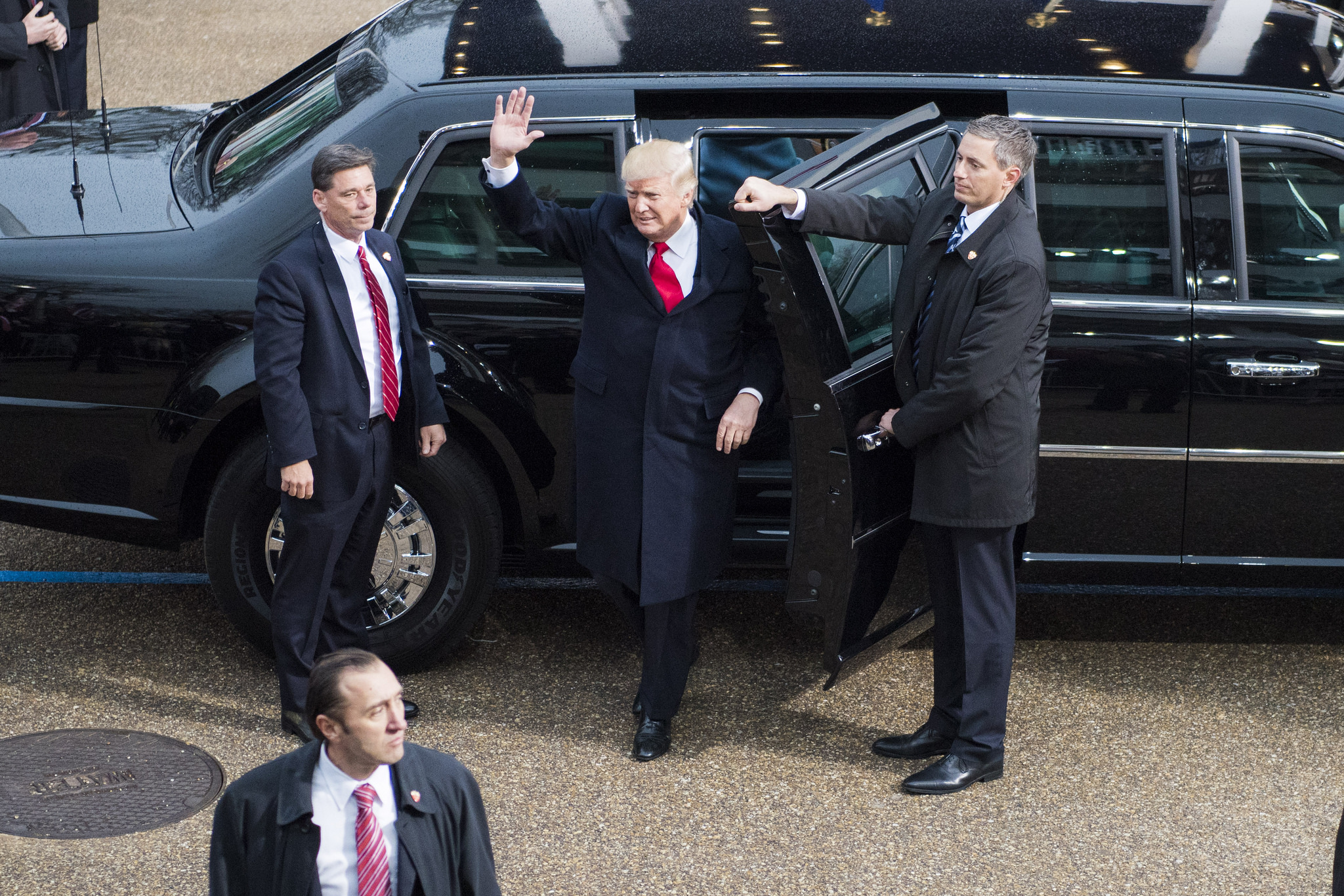 trump getting out of a car