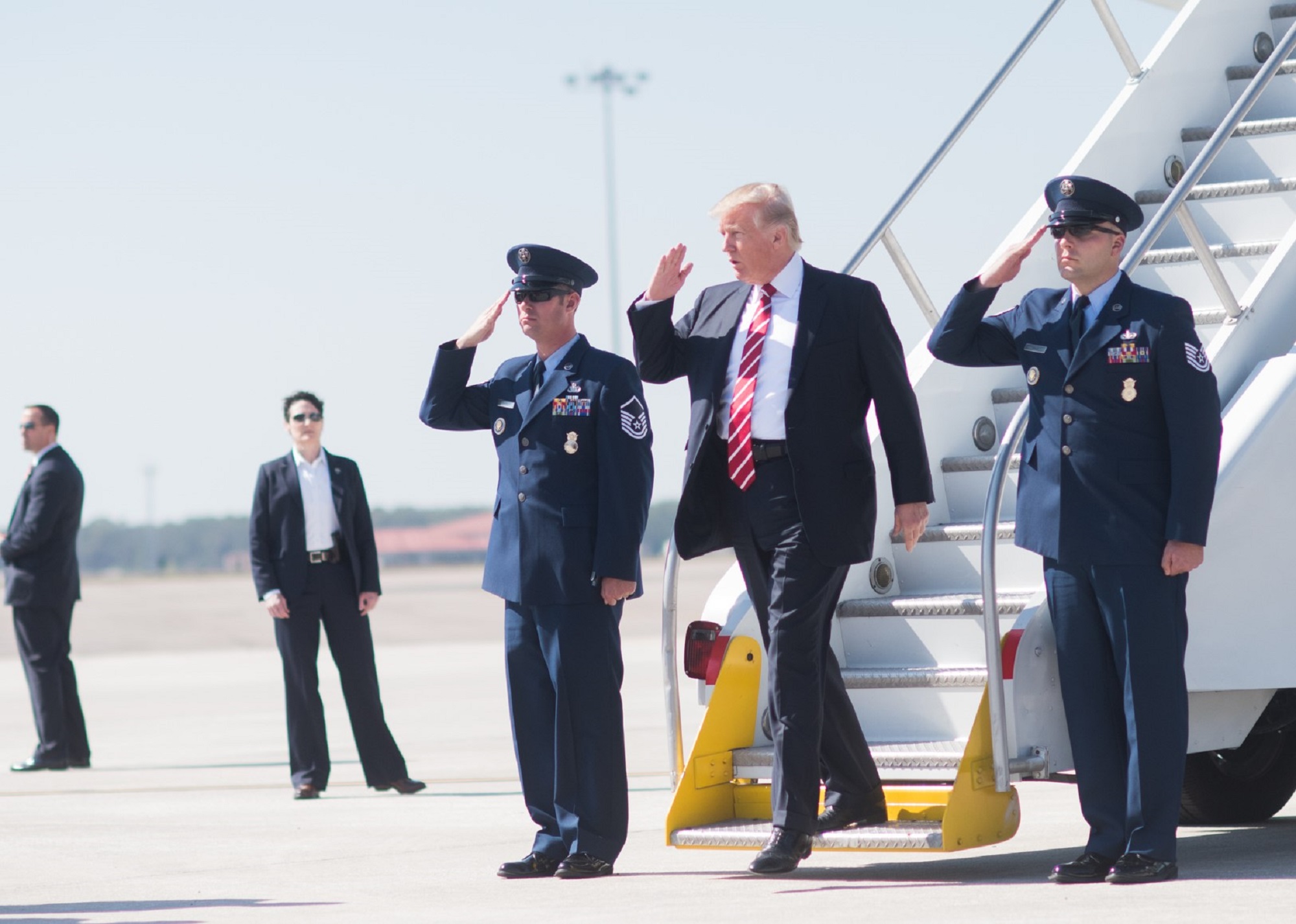 donald trump getting off an airplane